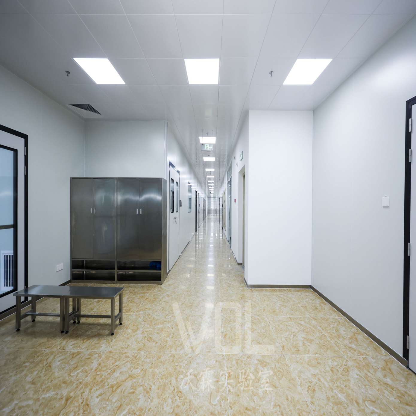 祝賀廣州某電子科技公司研發(fā)無(wú)塵實(shí)驗(yàn)室設(shè)備及裝修工程順利完工投入使用！